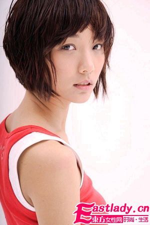 利用單桿做運(yùn)動(dòng)減肥 塑造S型完美曲線