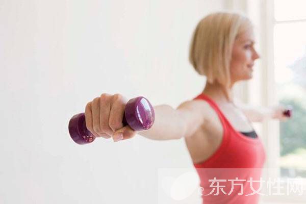 夏天如何擺脫拜拜袖 只需三招在家也能瘦