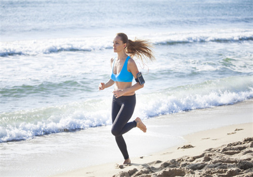 如何才能減小腹  管住嘴邁開腿