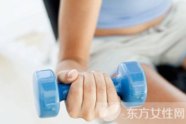 夏天如何擺脫拜拜袖 只需三招在家也能瘦