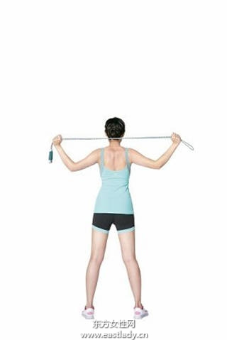 想當(dāng)背影殺手 4步驟跳繩操消虎背