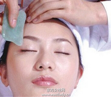 精油臉部刮痧刮出瓜子臉