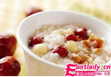 巧用花生米快速豐胸