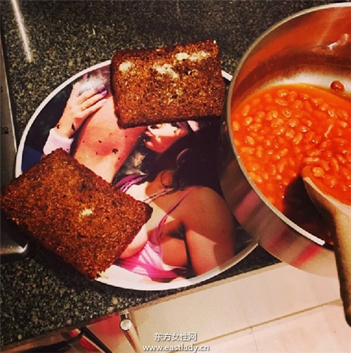 原來小天后的腹肌是這樣來的 艾麗高登的塑身秘訣