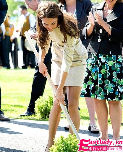 學(xué)當(dāng)紅明星們?nèi)绾纬晒κ萆? width=