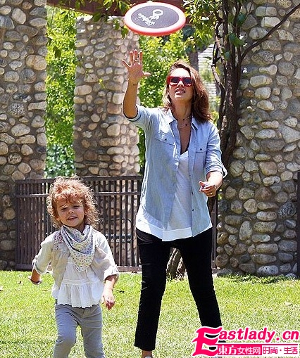 學(xué)當(dāng)紅明星們?nèi)绾纬晒κ萆? / data-5rWx=