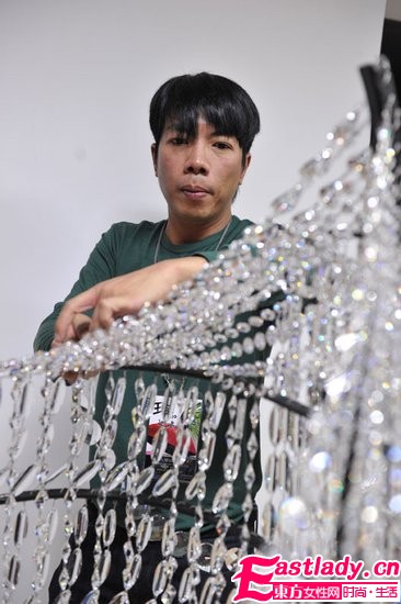 天后王菲開個(gè)唱 萬顆璀璨施華洛世奇元素打造絕美華服