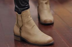 今年流行什么款式的短靴 呢大衣配短靴是極好不過的