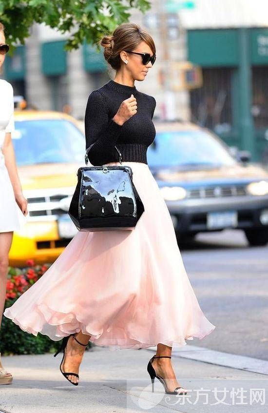 這個(gè)春天 少哪件單品都不能少圓領(lǐng)針織衫