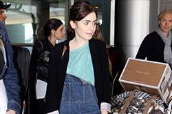 歐美女星春季街拍大秀 懷舊潮流工裝褲穿出明星大牌范