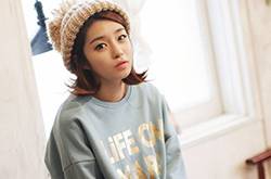 春季長(zhǎng)衫妙搭短裙 打造新式韓范超酷裝扮