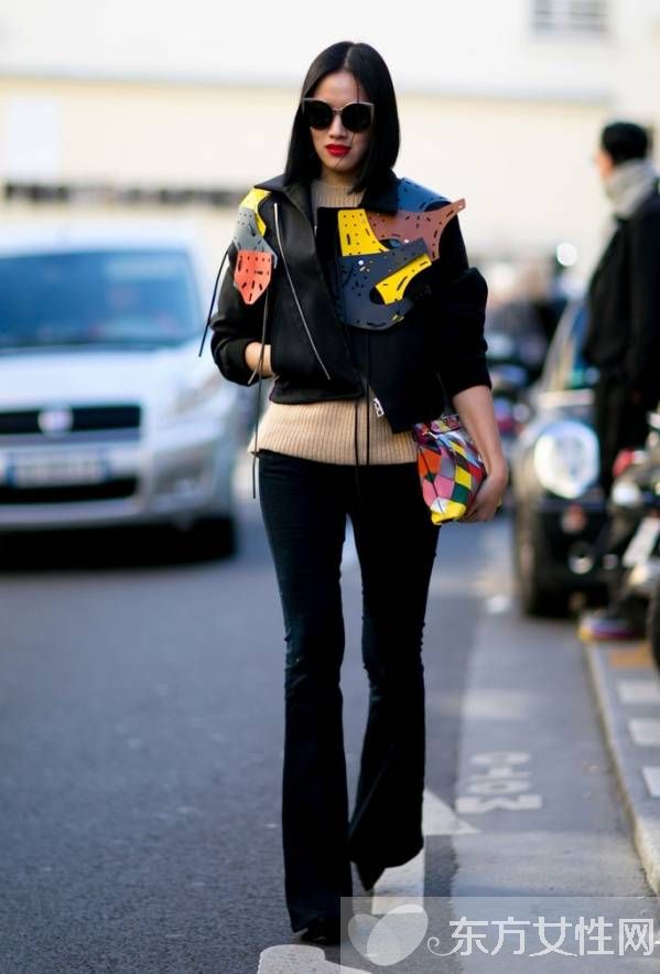 喇叭褲搭配什么上衣 4款潮搭讓你美上天