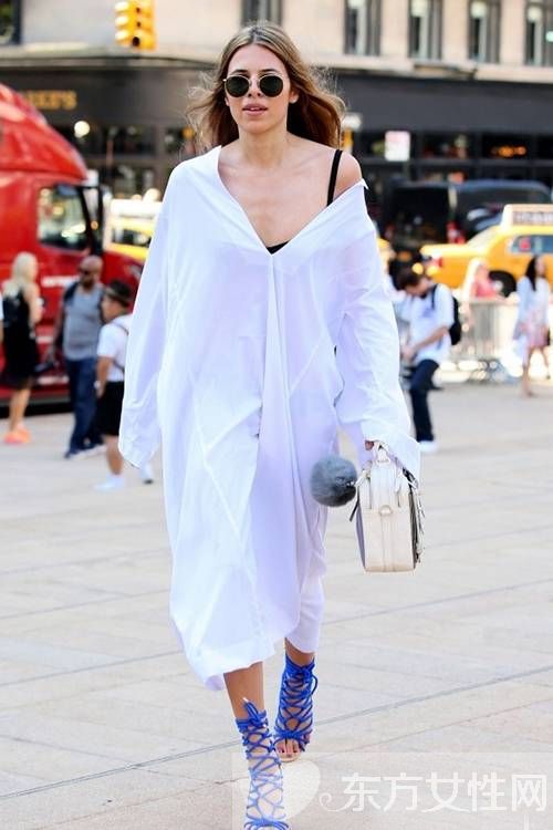 跟著潮流走 時(shí)尚襯衫裙這樣搭吸睛十足