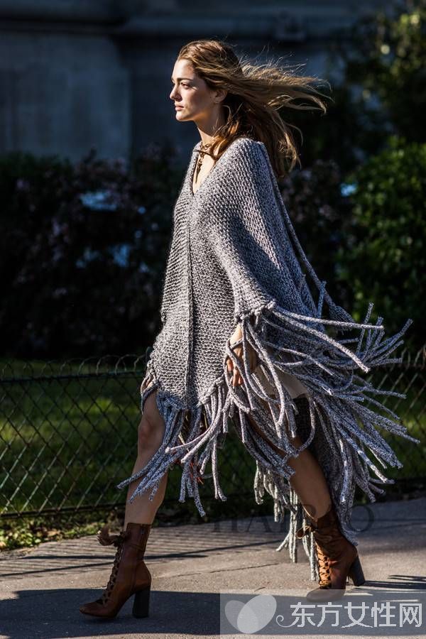 披肩外套的穿搭方法推薦 溫暖舒適的最佳選擇