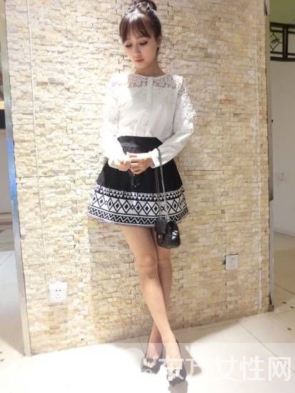 秋季女生半身裙搭配 盡顯復(fù)古時尚風(fēng)
