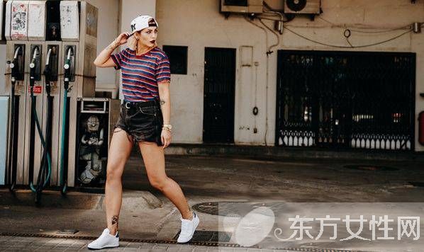 彩色條紋上衣怎么搭配 巧妙穿法彰顯青春范兒