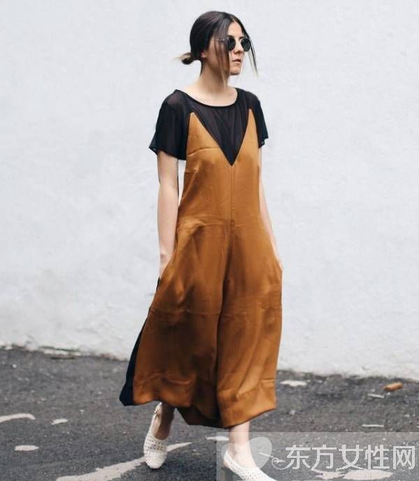 顯瘦吊帶衫最潮穿法 原來這樣穿也可以這么美