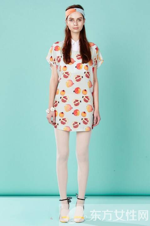 夏日超甜美搭 印花石榴裙穿出無(wú)齡感