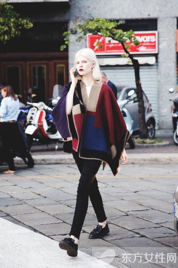斗篷外套這么搭 讓你盡展女王范