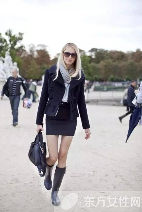 過膝靴搭配顯高挑 瞬間穿出女王范兒