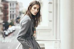 灰色大衣時尚搭配 時髦感不只一點(diǎn)點(diǎn)