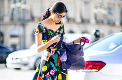 印花長(zhǎng)裙這么搭配鞋子 想不美都難