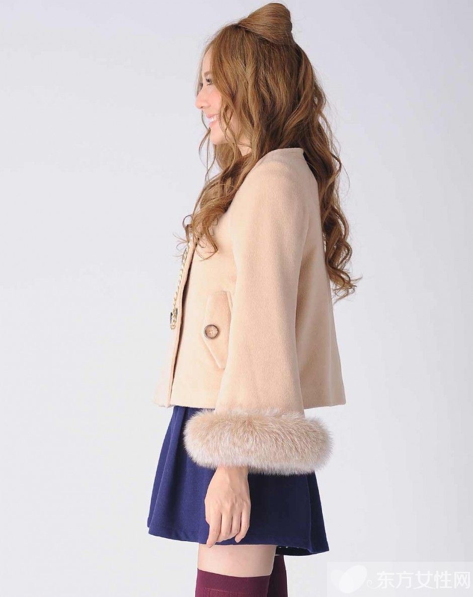 冬季毛呢短外套搭長(zhǎng)筒靴 讓你顯高又顯瘦