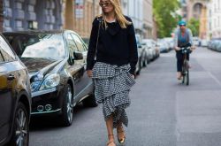 這個春天 少哪件單品都不能少圓領(lǐng)針織衫