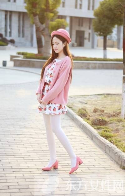 粉色系減齡裙裝時尚搭配 少女氣息十足