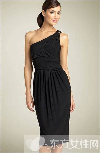 派對達(dá)人怎么能少了完美禮服 這么穿一定會成為焦點(diǎn)
