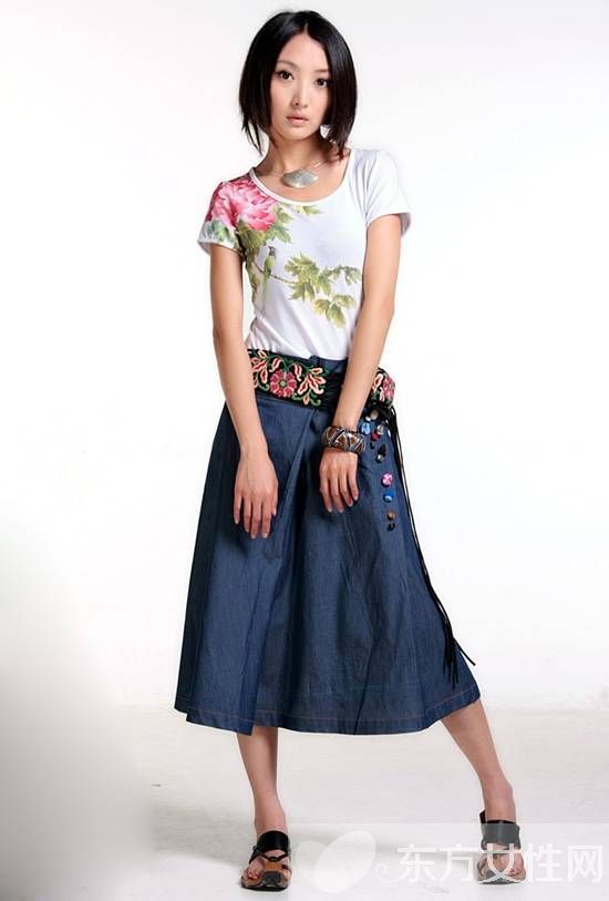 民族風(fēng)服裝時尚搭 讓你美得渾然天成