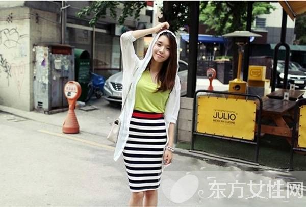 秋季衛(wèi)衣帽衫怎么搭配好看  隨意搭也能扮靚