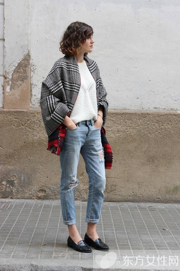 斗篷外套這么搭 讓你盡展女王范