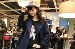 深色系毛呢大衣穿搭經(jīng) 時(shí)尚造型隨便凹