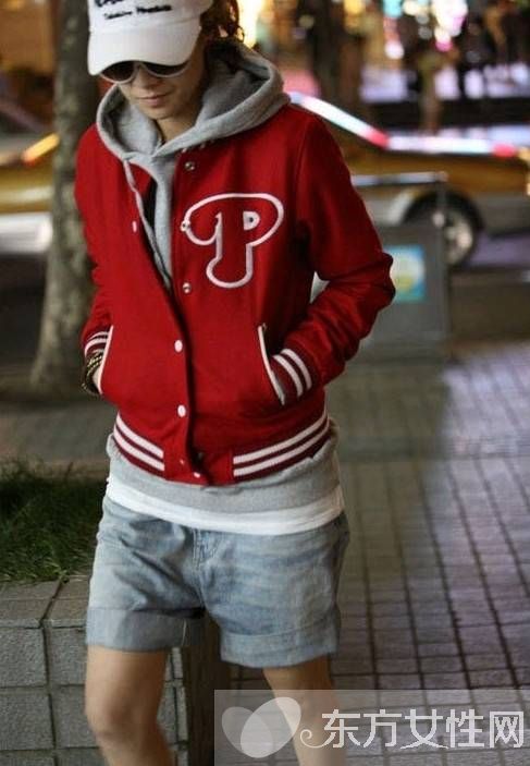 棒球服這么搭配 保暖御寒又潮流
