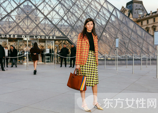 這個(gè)春天 少哪件單品都不能少圓領(lǐng)針織衫