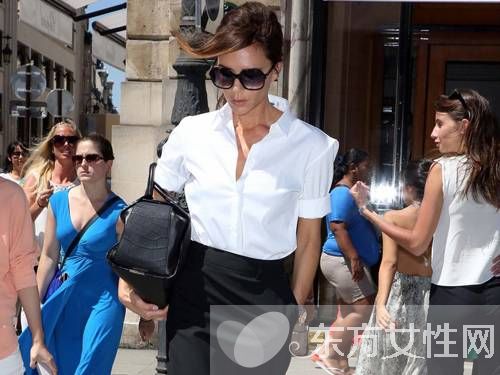 女士白襯衣的穿法推薦 歐美街頭最常見的穿搭法