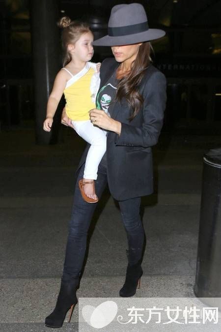 夏天照樣穿馬丁靴 女星們混搭風(fēng)再掀一片熱潮