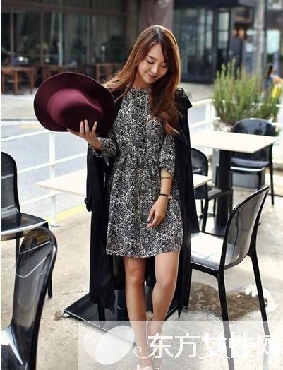 春季服裝魅力穿搭 風衣+裙子輕松秀出美翻天氣質(zhì)