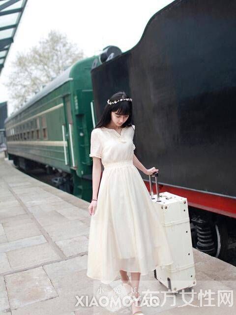 今夏必備 時髦的她們是這樣穿麻紗長裙的