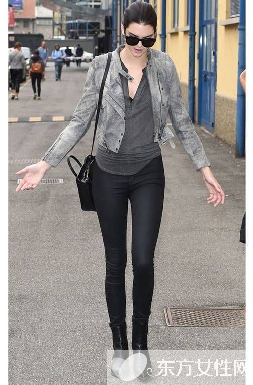 這么搭休閑牛仔衫絕對不爛大街 還有點(diǎn)性感