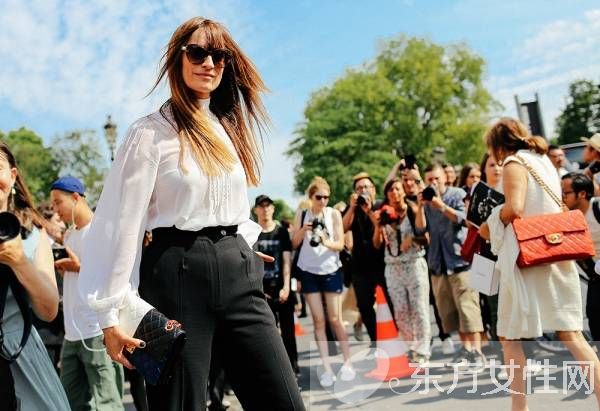 初秋時尚帥氣風(fēng)襯衫搭配 出街必備扮靚單品