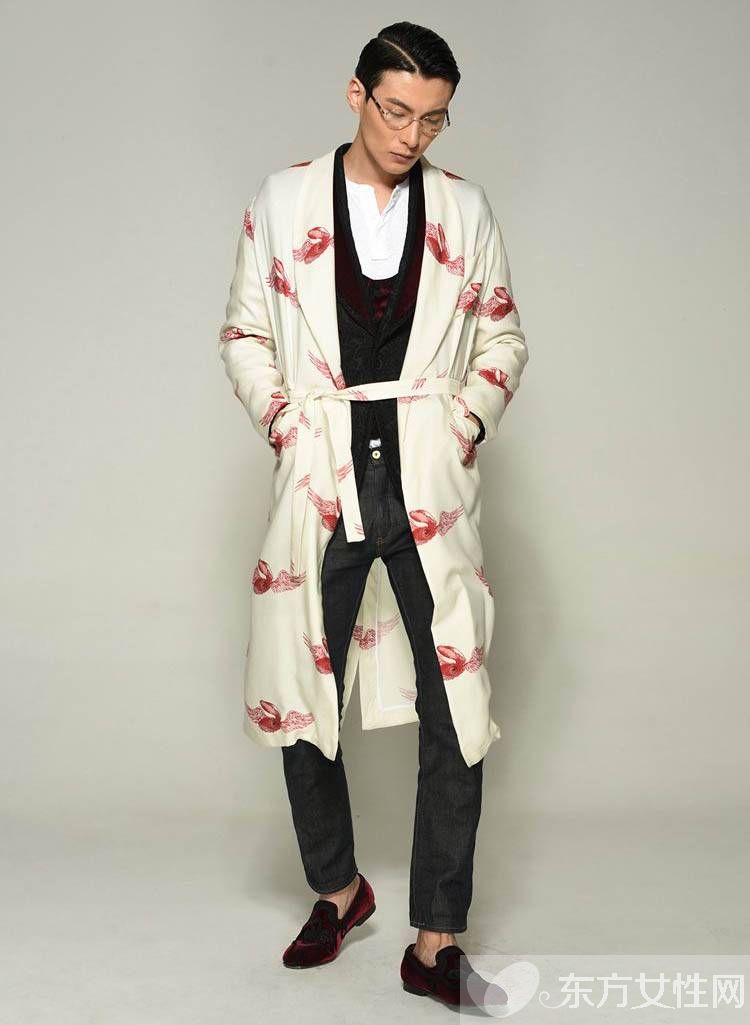 睡衣牛仔褲的巧妙搭配 休閑時(shí)尚居然一點(diǎn)都不奇怪