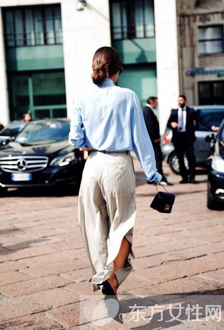 淺藍(lán)色襯衫這樣搭穿出無(wú)敵時(shí)髦感 你還不快學(xué)起來(lái)