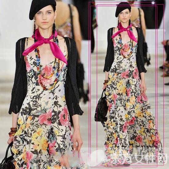 印花長裙怎么搭配更好看 優(yōu)雅氣質(zhì)就是這么來的