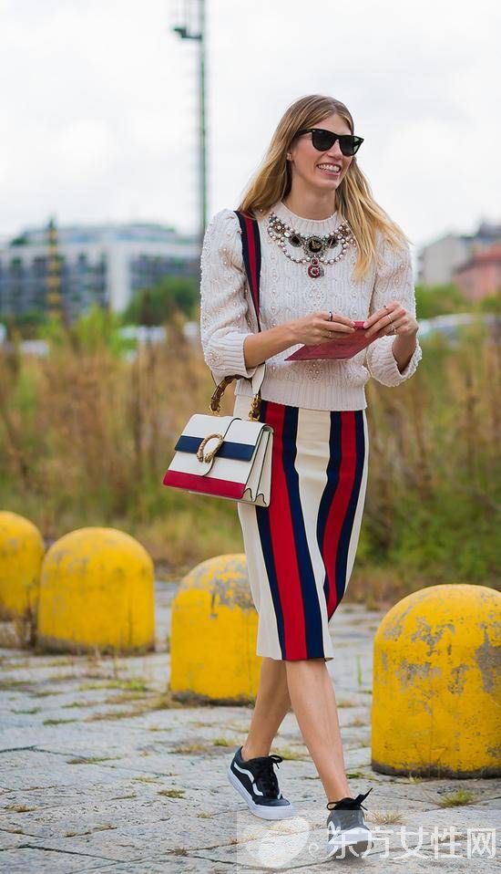 這個(gè)春天 少哪件單品都不能少圓領(lǐng)針織衫