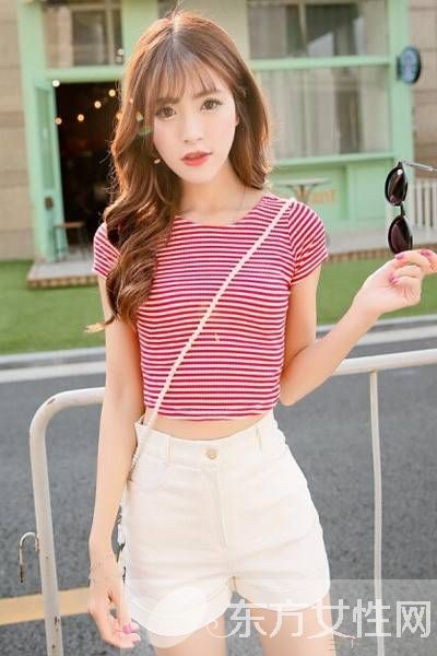 白色短褲搭配什么上衣好看 最清爽白色短褲搭配大收集