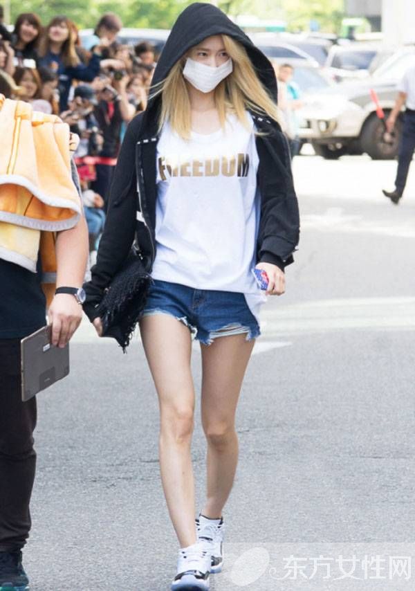 連帽衛(wèi)衣最潮搭配技巧 這么穿分分鐘呈現(xiàn)明星范兒