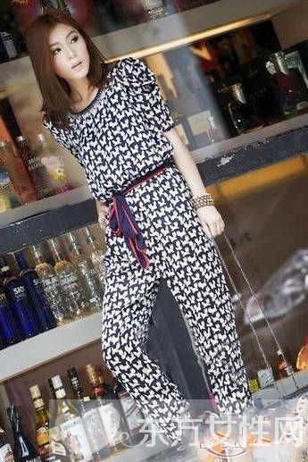 時(shí)尚復(fù)古風(fēng)最潮搭配 街拍達(dá)人都愛這么穿哦