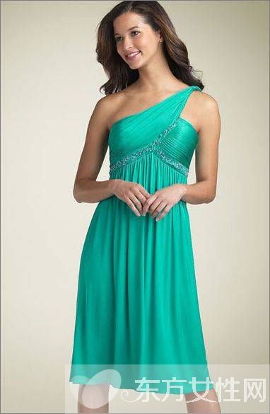 派對達(dá)人怎么能少了完美禮服 這么穿一定會成為焦點(diǎn)